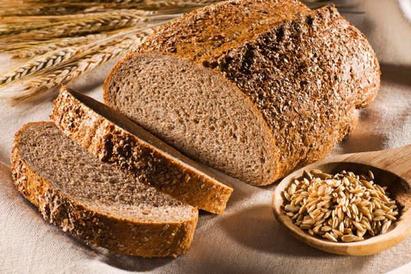 Pâine de casă din făină integrală de grâu
